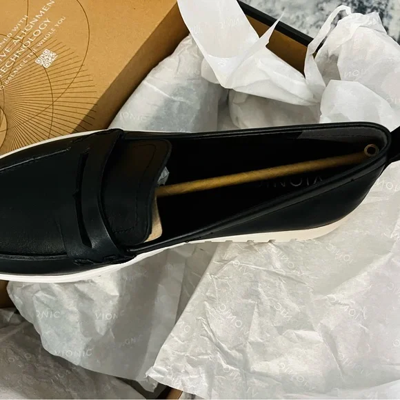 Vionic Women's Flats & Loafers - Black - Picture 3 of 9